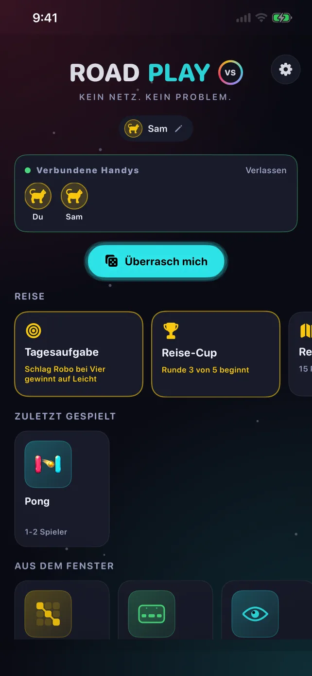 RoadPlay-Startbildschirm mit zwei verbundenen Handys, der Tagesaufgabe und dem Reise-Cup