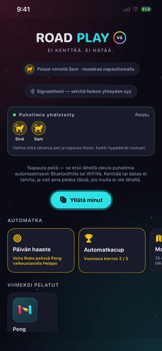 RoadPlayn aloitusnäyttö, jossa kaksi puhelinta on yhdistetty, päivän haaste ja Automatkacup