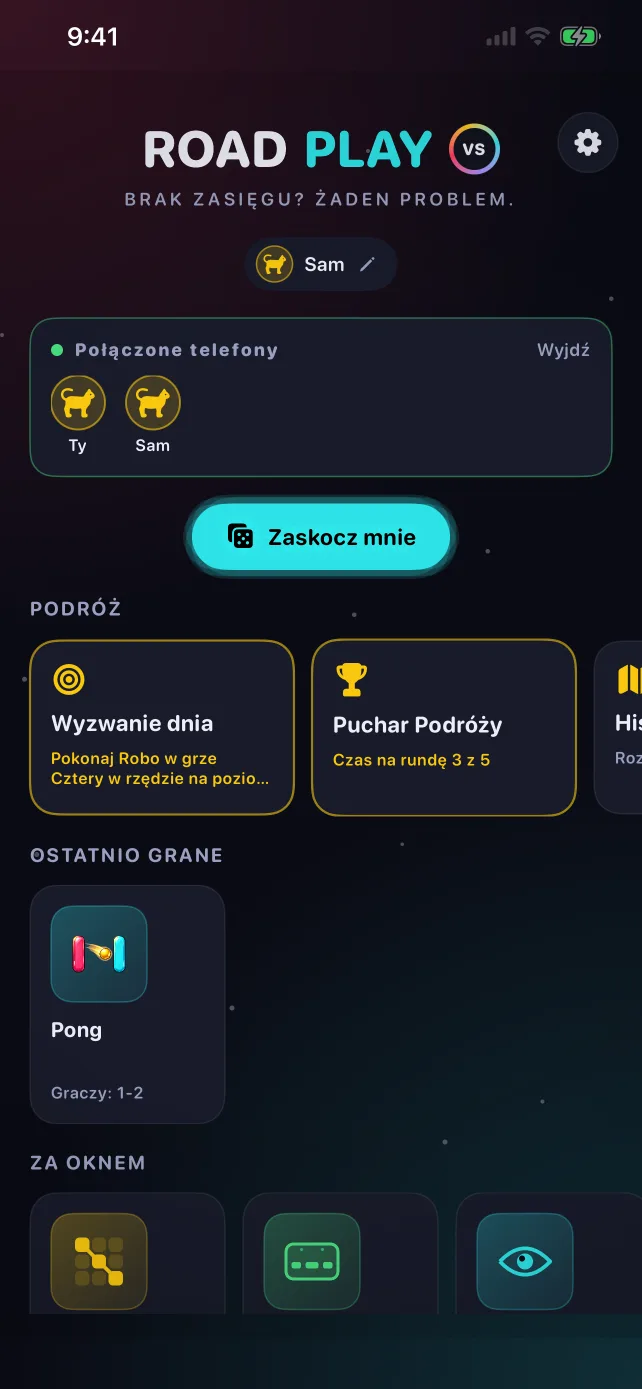 Ekran główny RoadPlay z dwoma połączonymi telefonami, wyzwaniem dnia i Pucharem Podróży